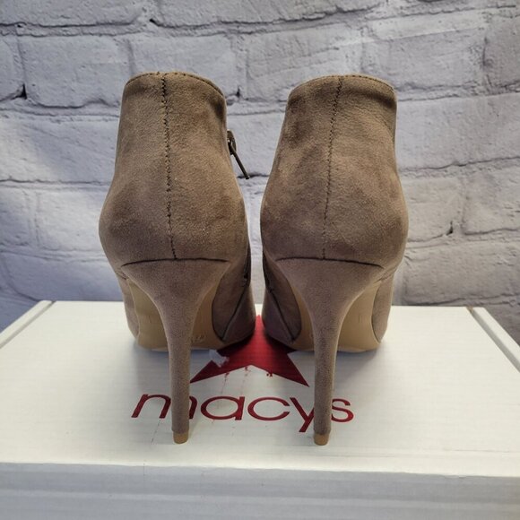 Journee Collection Women's Demmi Pointed Toe Shooties - Picture 7 of 8